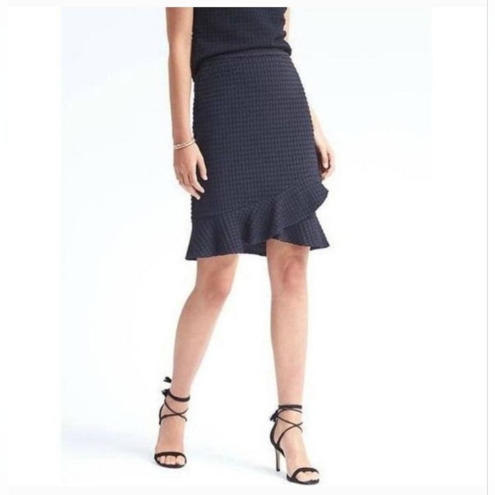 Banana Republic Ruffle Trik Skirt, 4/S, Navy, GUC